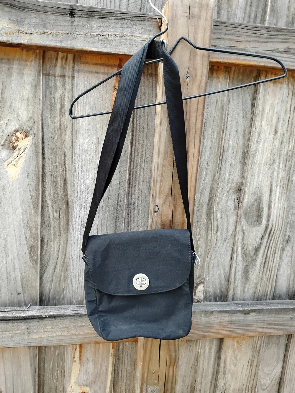 Vintage Baggallini Crossbody Zippered Turnlock Pocket Black